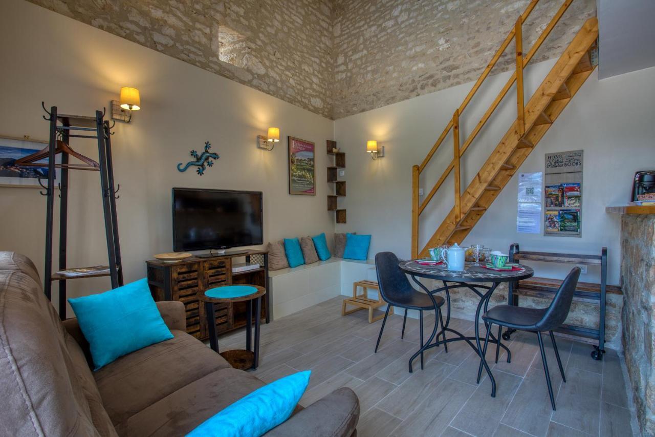 Domaine Des Pierres Blanches - Gite La Salamandre Villa Carlux Esterno foto